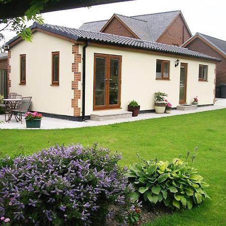 Coastal Garden Lodge Preesall エクステリア 写真